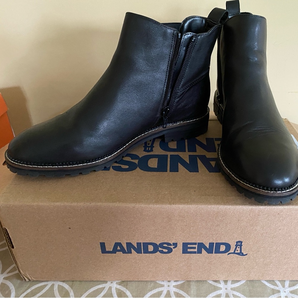 Chelsea leather ankle bootie 8 B